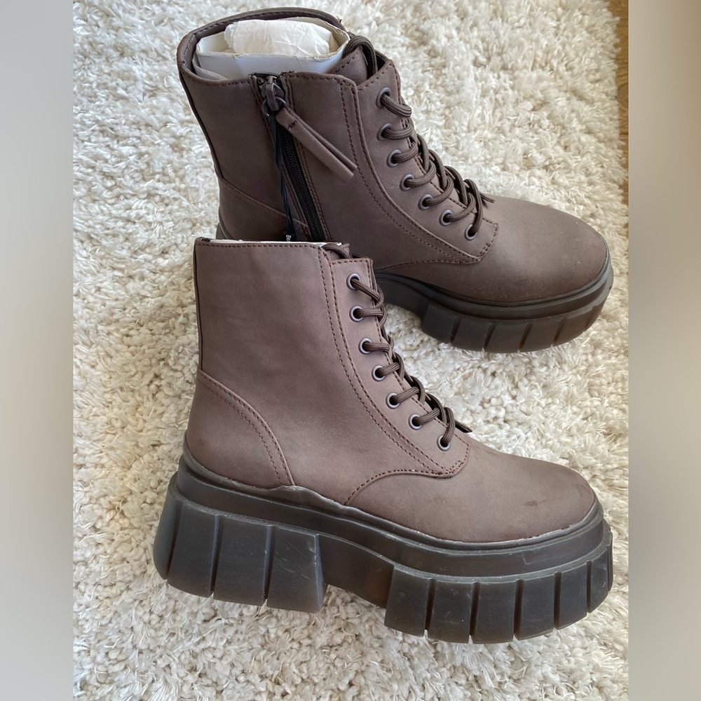 Brand-New Bershka Chunky Sole Boots – Size 39 (US 8)